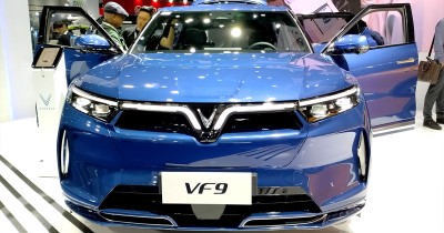 ดูของจริง! VinFast VF 9 รถ SUV ไฟฟ้าไซส์ยักษ์จากเวียดนาม 402 แรงม้า วิ่งไกล 580-594 กม. มาเยือนไทยแล้ว!