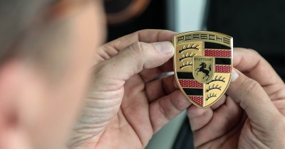 Porsche ออกแบบโลโก้ใหม่ ต้อนรับสู่ยุคอนาคต