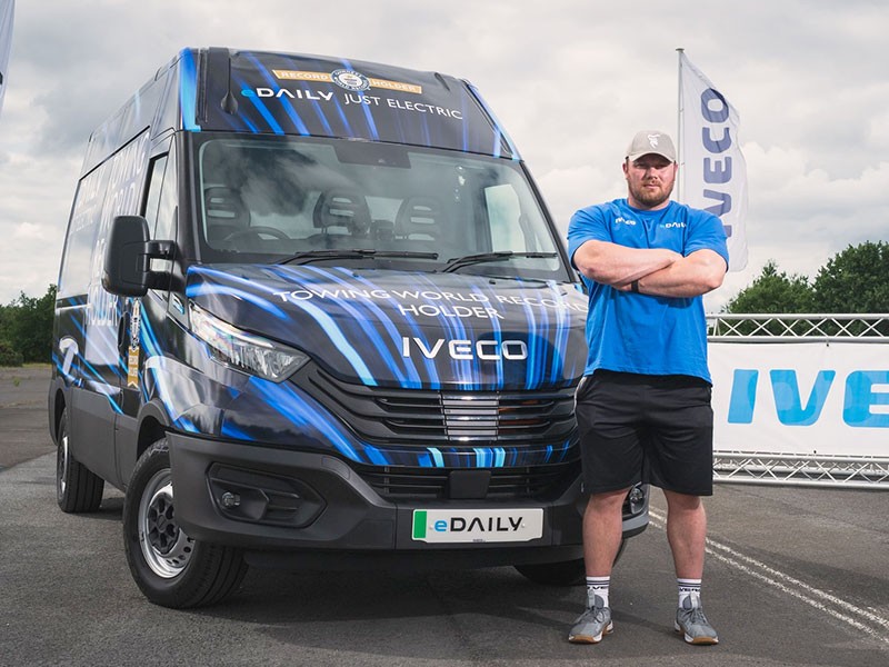 Iveco ไม่น้อยหน้า สร้างสถิติโลก นำ Iveco eDaily ลากของหนักมากที่สุดในโลกได้สำเร็จ!