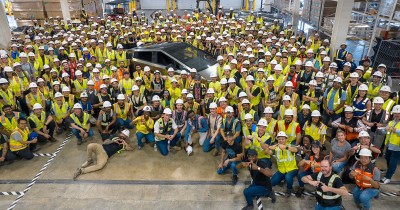 Tesla Cybertruck คันแรกออกจากโรงงาน Giga Texas แล้ว! คาดยอดจองสูงถึง 1.7 ล้านคัน!