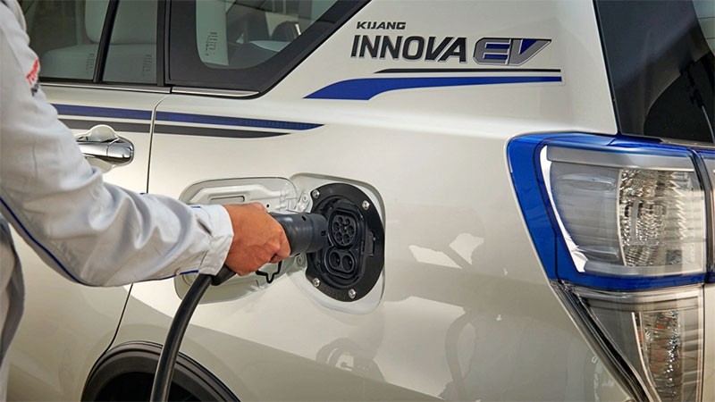 พบรถยนต์ไฟฟ้า Toyota Innova EV วิ่งทดสอบบนถนนในอินโดนีเซีย เพื่อเก็บข้อมูลในการพัฒนา