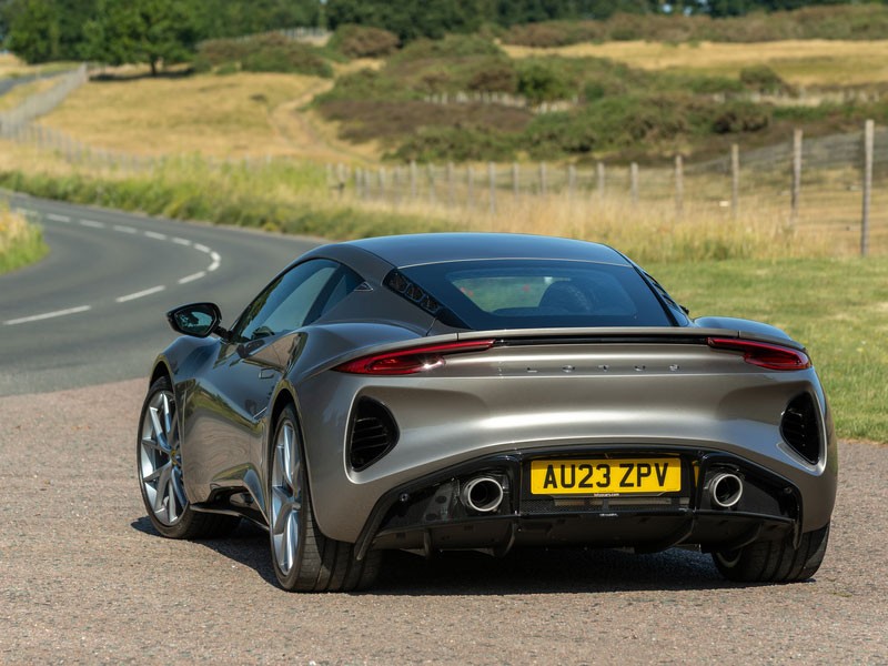 Lotus เปิดตัว Lotus Emira รุ่นเครื่องยนต์ 4 สูบ 2.0 ลิตร Turbo จาก Mercedes-AMG อย่างเป็นทางการในอังกฤษ