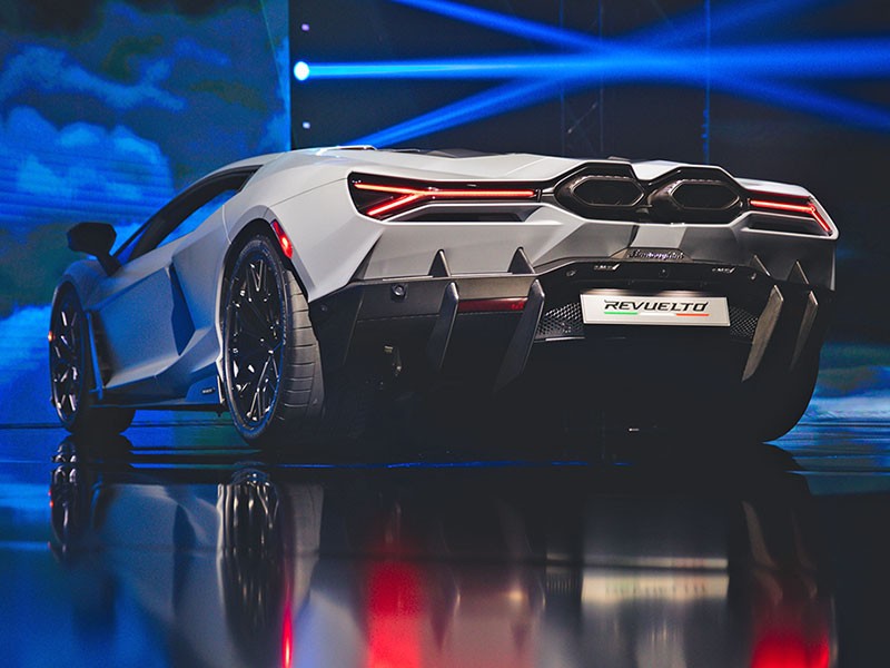Lamborghini Revuelto รถยนต์ซูเปอร์สปอร์ต Plug-In Hybrid เครื่องยนต์ V12 1,015 แรงม้า เปิดตัวแล้วในไทย ราคา 47,490,000 บาท!