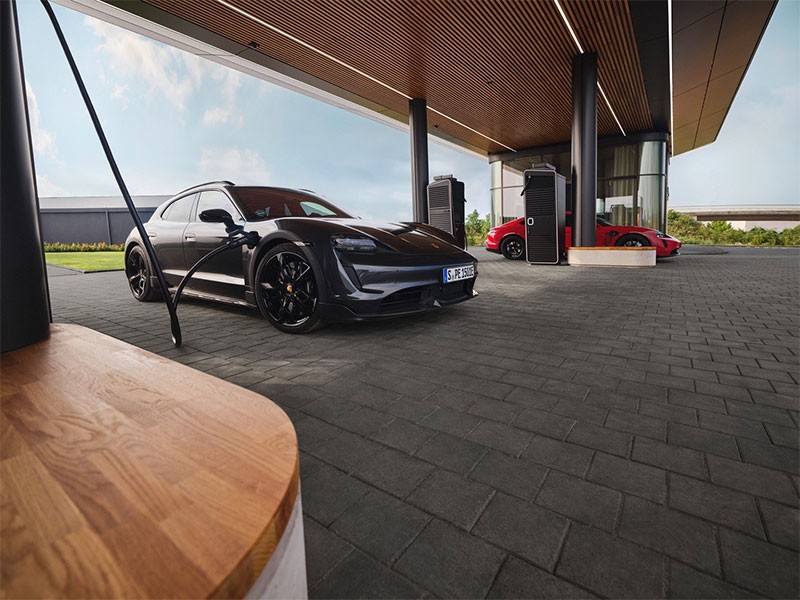 Porsche เปิดจุดชาร์จไฟรถไฟฟ้า Porsche Charging Lounge ระดับพรีเมียมแห่งแรกในเมือง Nahetal ประเทศเยอรมนี