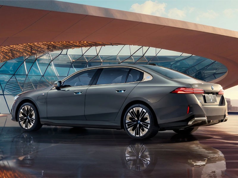 BMW เปิดตัว BMW 5-Series และ I5 Long Wheelbase รุ่นฐานล้อยาวในจีน ยาวๆ แบบนี้พี่จีนชอบ!