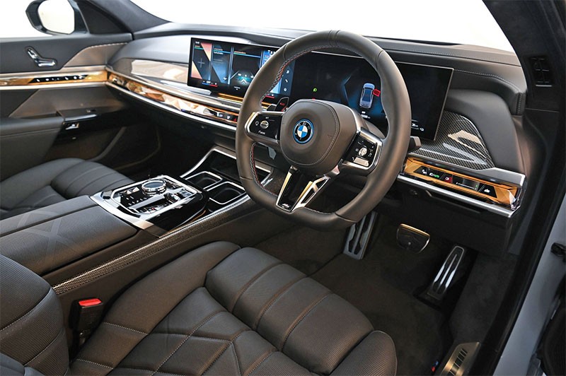 BMW เปิดตัว BMW M760e xDrive ใหม่ ขุมพลังปลั๊กอินไฮบริด 571 แรงม้า จากตระกูล M ราคา 7,299,000 บาท