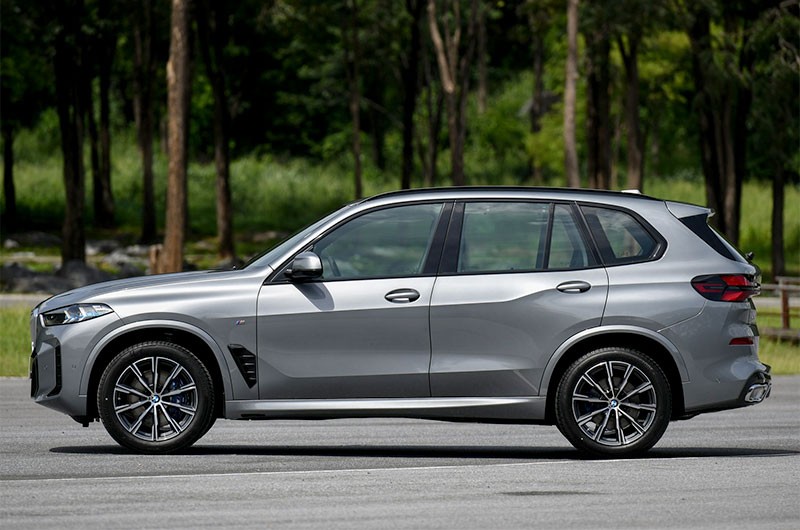 BMW เปิดตัว BMW X5 LCI 2023 รถ SUV ปรับโฉมใหม่ ขุมพลังดีเซล Mild Hybrid และ PHEV ในราคา 5,099,000 - 5,399,000 บาท