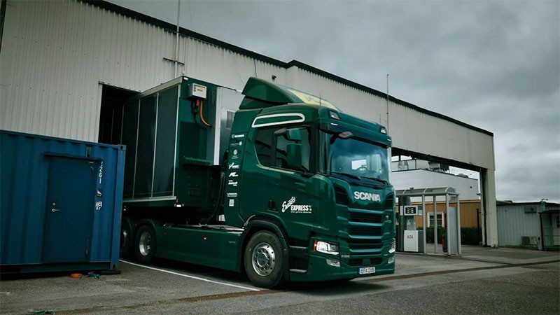 Scania ไอเดียแจ๋ว! ใช้พลังงานแสงอาทิตย์ขับเคลื่อนรถพ่วง ลดการปล่อยมลพิษได้ถึง 10,000 กิโลเมตร