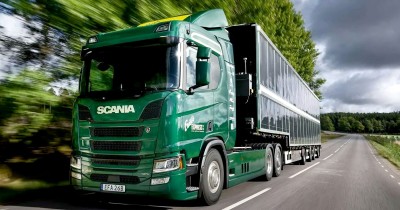 Scania ไอเดียแจ๋ว! ใช้พลังงานแสงอาทิตย์ขับเคลื่อนรถพ่วง ลดการปล่อยมลพิษได้ถึง 10,000 กิโลเมตร