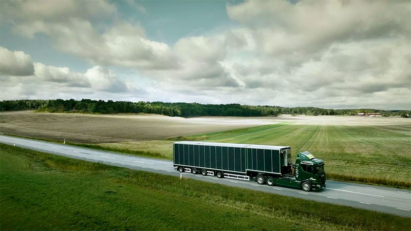 Scania ไอเดียแจ๋ว! ใช้พลังงานแสงอาทิตย์ขับเคลื่อนรถพ่วง ลดการปล่อยมลพิษได้ถึง 10,000 กิโลเมตร