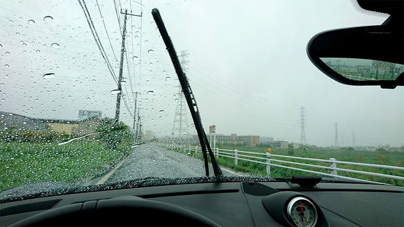 5 ออฟชั่นติดรถ ที่ได้ใช้แน่นอน เมื่อขับรถตอนฝนตก!