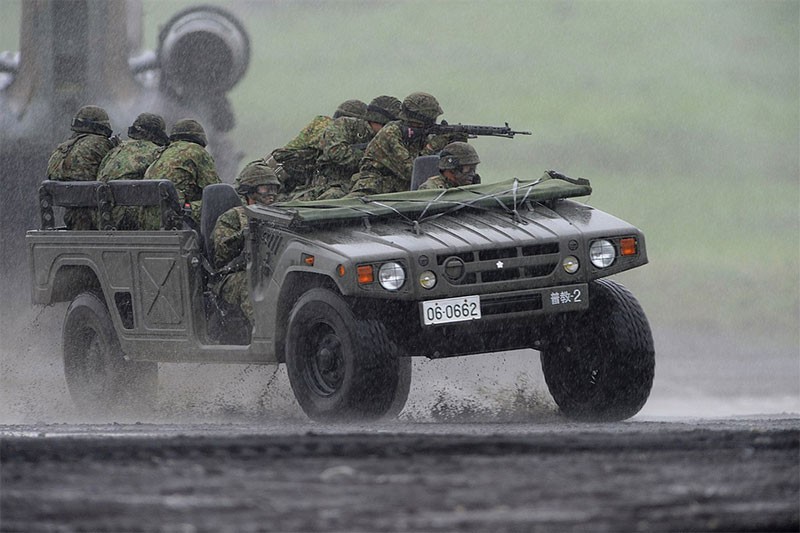 ชาวเน็ตญี่ปุ่นอึ้ง! รถทหารญี่ปุ่น JSDF กองกำลังป้องกันตนเองญี่ปุ่น ไปโผล่อยู่ในอู่ซ่อมรถแห่งหนึ่งทางภาคเหนือของไทย!