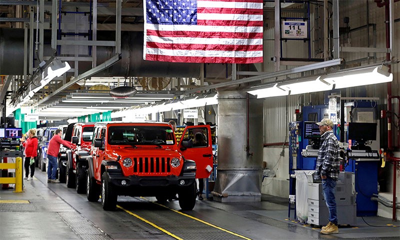 แรงงานผลิตรถยนต์ในสหรัฐฯ ชุมนุมประท้วงยืดเยื้อ หวังขอเพิ่มค่าแรง 20% และลดวันทำงาน