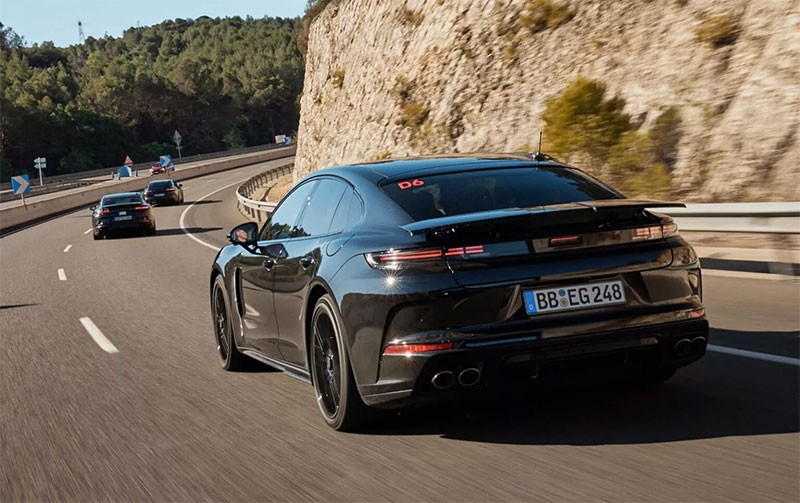 Porsche เตรียมปรับโฉม Porsche Panamera มาพร้อมรุ่นย่อยปลั๊กอินไฮบริด 4 แบบ เปิดตัวที่ดูไบ 24 พฤศจิกายนนี้