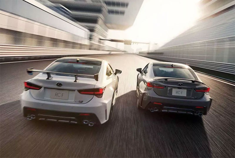 Lexus เปิดตัว Lexus RC F สองรุ่นพิเศษ Enthusiast และ Emotional Touring รุ่นละ 25 คัน พร้อมขายในญี่ปุ่น