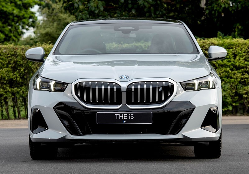 BMW เปิดตัว BMW i5 eDrive40 M Sport รถซีดานไฟฟ้า 340 แรงม้า วิ่งไกล 501 กม. ราคา 4,999,000 บาท