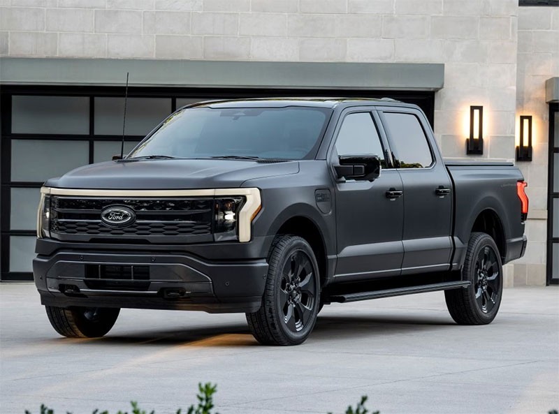 รถกระบะไฟฟ้า Ford F-150 Lightning อาจถูกลดกำลังการผลิตลง เนื่องจากยอดขายตก!