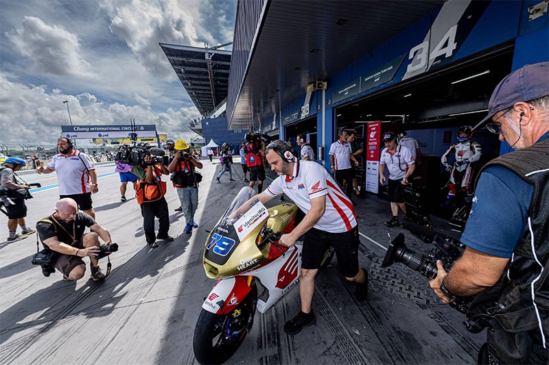 ประเดิมสนามอย่างยิ่งใหญ่! MotoGP Thailand ดวลคันเร่งสุดมันส์ "มาร์ติน" รั้งจ่าฝูงวันแรก "ก้อง-สมเกียรติ" Top 4