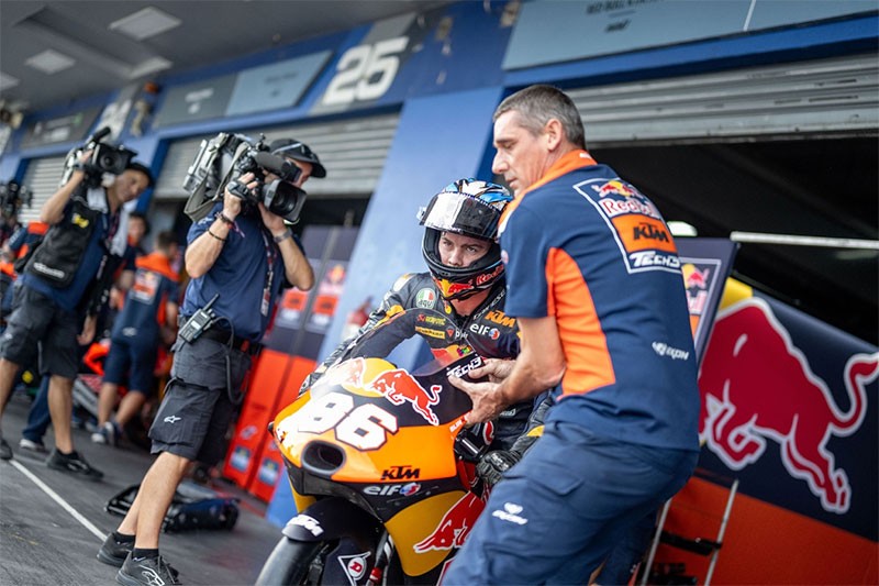 ประเดิมสนามอย่างยิ่งใหญ่! MotoGP Thailand ดวลคันเร่งสุดมันส์ "มาร์ติน" รั้งจ่าฝูงวันแรก "ก้อง-สมเกียรติ" Top 4