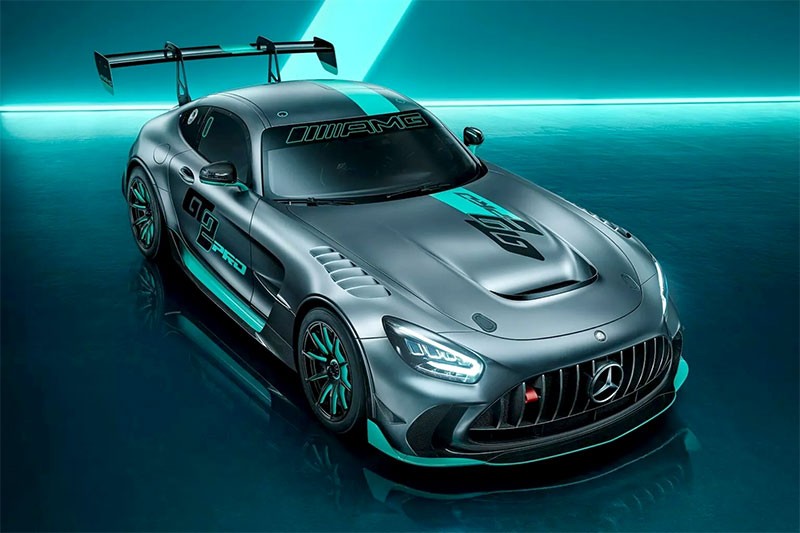 Mercedes-AMG GT2 PRO มาพร้อมขุมพลัง V8 กับระบบ Push2Pass เพิ่มแรงม้าได้ถึง 739 แรงม้า ในช่วงเวลาสั้นๆ