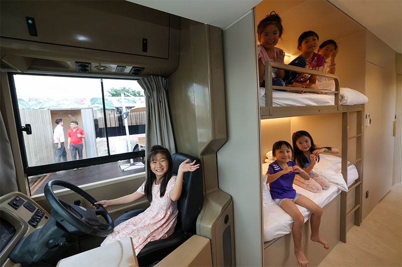ถ้าคุณอยากนอนบนรถเมล์ นี่เลย! The Bus Collective รีสอร์ทรถเมล์ในย่าน Changi Village ที่สิงคโปร์ เตรียมเปิดให้บริการแล้ว