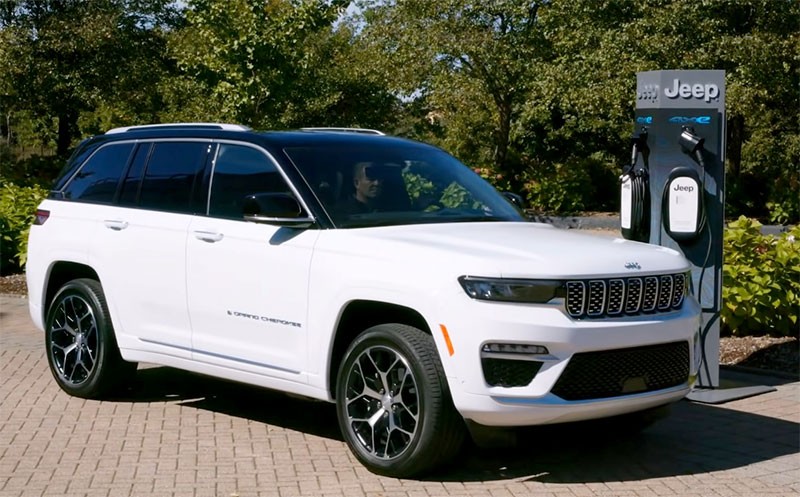 Jeep เผย เตรียมผลิตรถ SUV ไฟฟ้ารุ่น Wrangler และ Grand Cherokee ภายในปี 2028