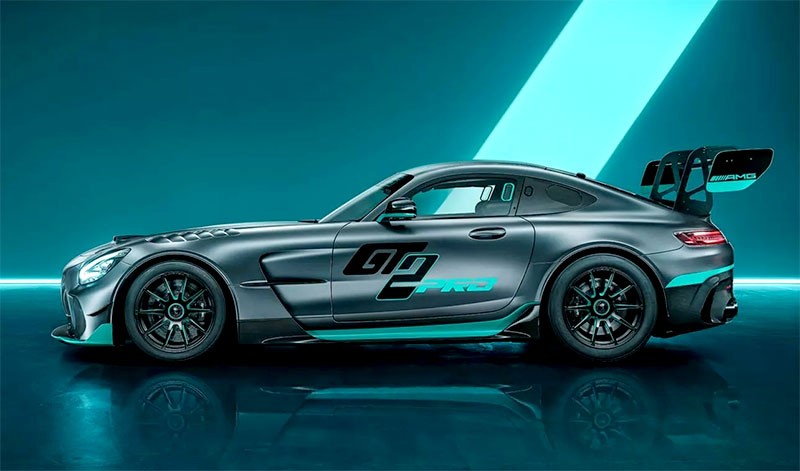 Mercedes-AMG GT2 PRO มาพร้อมขุมพลัง V8 กับระบบ Push2Pass เพิ่มแรงม้าได้ถึง 739 แรงม้า ในช่วงเวลาสั้นๆ