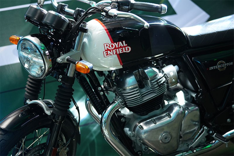 Royal Enfield จัดงาน "Back In All-Black" งานปาร์ตี้ เผยโฉม Interceptor และ Continental GT 650 รุ่นอัพเกรดและสีสันใหม่ในรอบ 5 ปี