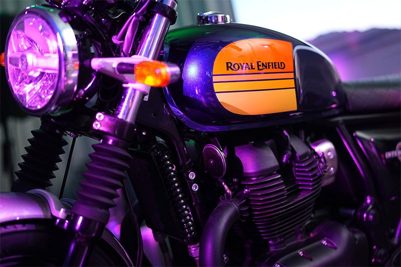 Royal Enfield จัดงาน "Back In All-Black" งานปาร์ตี้ เผยโฉม Interceptor และ Continental GT 650 รุ่นอัพเกรดและสีสันใหม่ในรอบ 5 ปี