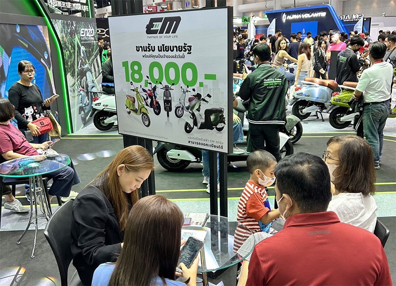 EM เปิดตัวสกู๊ตเตอร์ไฟฟ้า "OWEN" EV Gentleman มอเตอร์ไฟฟ้า 2,500 วัตต์ ในราคาสุดว๊าว! ที่งาน Motor Expo 2023