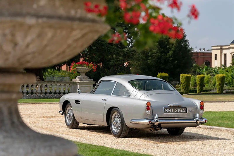 รู้จัก! Aston Martin DB5 รถในตำนานของ เจมส์ บอนด์ 007 คันโปรดของ "เศรษฐา ทวีสิน" ราคา 50 ล้าน!