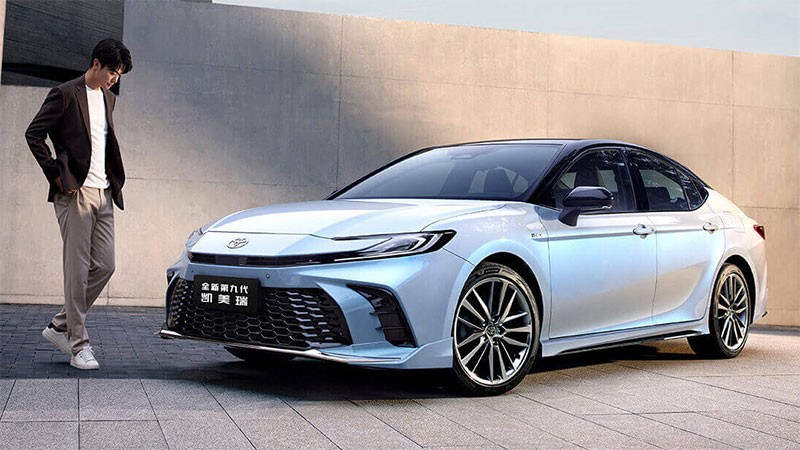 GAC Toyota เปิดตัว All-New Toyota Camry ในจีน กับรุ่นเบนซินและไฮบริด ราคาจีนเริ่มต้นแค่ 8 แสนกว่าบาท!