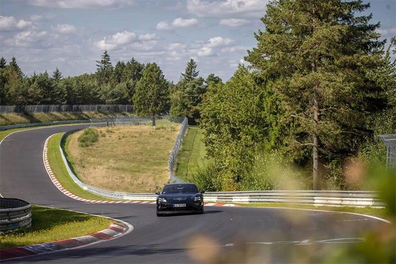 Porsche Taycan Turbo GT ทวงแชมป์รถ EV! ทำลายสถิติเวลารอบสนามที่ Nurburgring เร็วกว่า Tesla Model S 18 วินาที