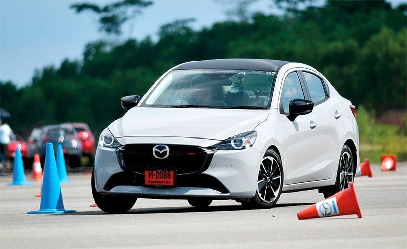 Mazda ลุยรับศักราชใหม่ปีมังกรทอง ชูนโยบายดูแลลูกค้า พุ่งเป้าเติบโตอย่างยั่งยืนด้านการขายและการบริการ