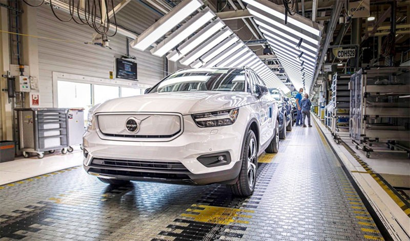Tesla และ Volvo ประกาศหยุดการผลิตรถในยุโรปชั่วคราว เนื่องจากวิกฤติการขนส่งในทะเลแดง