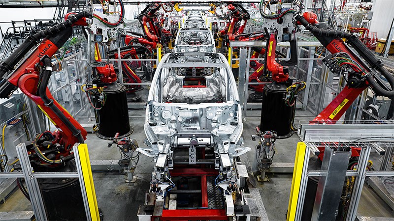 Tesla และ Volvo ประกาศหยุดการผลิตรถในยุโรปชั่วคราว เนื่องจากวิกฤติการขนส่งในทะเลแดง