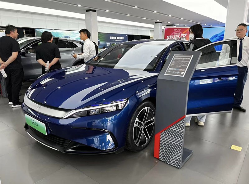 BYD รวยอื้อ! เตรียมแจกเงินกว่า 2 พันล้านหยวนให้ดีลเลอร์ หลังจากยอดขายทะลุเป้าในปี 2023