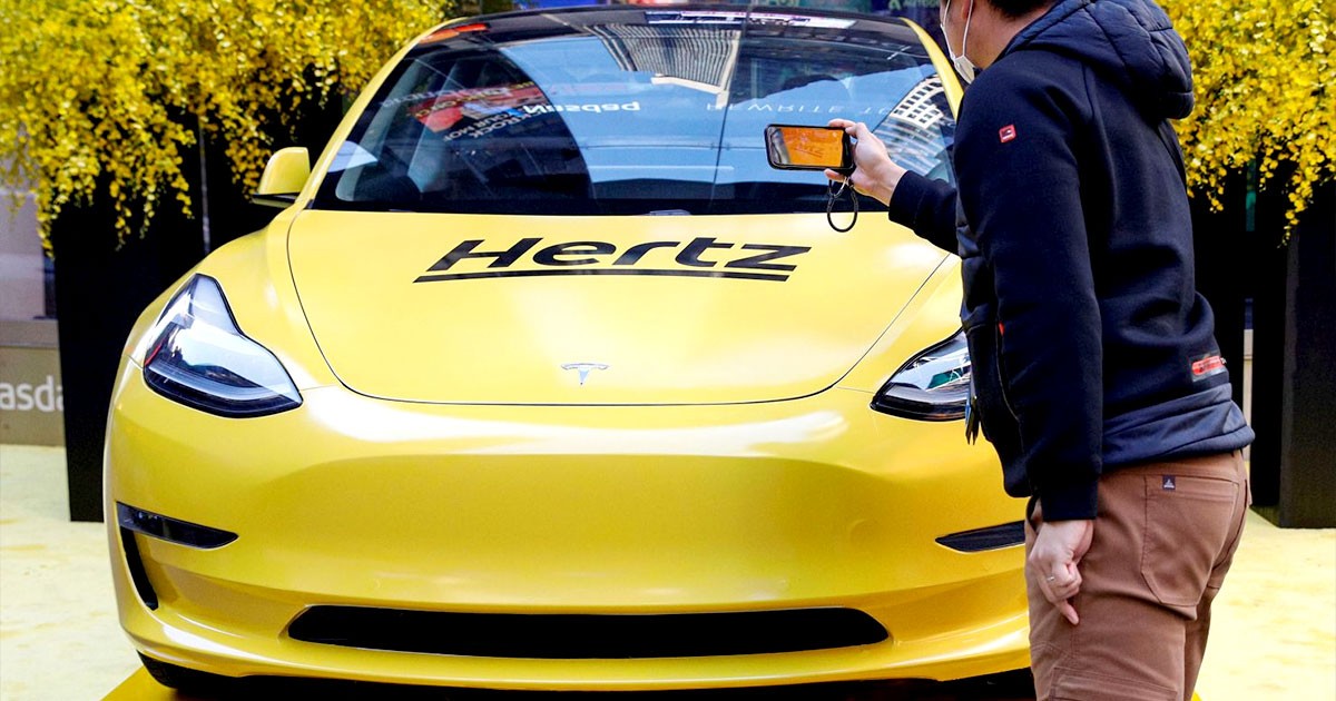 Hertz จะโละรถยนต์ไฟฟ้ากว่า 20,000 คัน กลับไปใช้รถเครื่องยนต์สันดาปให้เช่าเหมือนเดิม เหตุสู้ค่าซ่อมรถไม่ไหว!