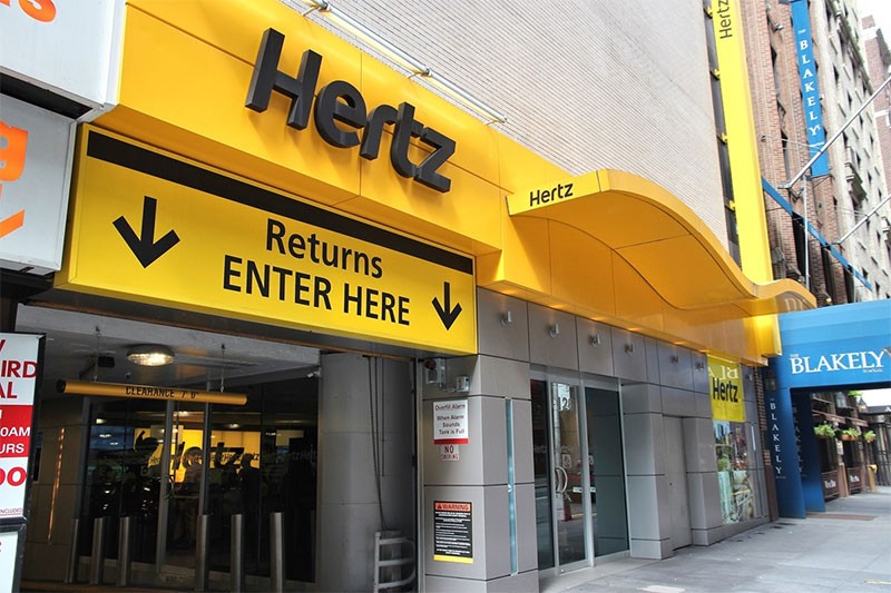 Hertz จะโละรถยนต์ไฟฟ้ากว่า 20,000 คัน กลับไปใช้รถเครื่องยนต์สันดาปให้เช่าเหมือนเดิม เหตุสู้ค่าซ่อมรถไม่ไหว!