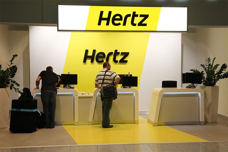 Hertz จะโละรถยนต์ไฟฟ้ากว่า 20,000 คัน กลับไปใช้รถเครื่องยนต์สันดาปให้เช่าเหมือนเดิม เหตุสู้ค่าซ่อมรถไม่ไหว!