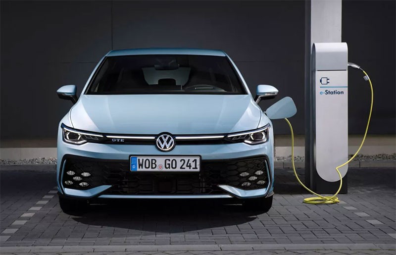 Volkswagen ปรับโฉมไมเนอร์เชนจ์ Volkswagen Golf Mk8 ฉลองอายุครบ 50 ปี ก่อนมุ่งหน้าสู่รถยนต์ไฟฟ้า!