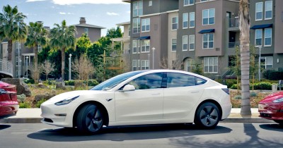 Tesla ประกาศเรียกคืนรถยนต์เกือบ 200,000 คันในอเมริกา หลังพบปัญหาที่กล้องมองหลัง
