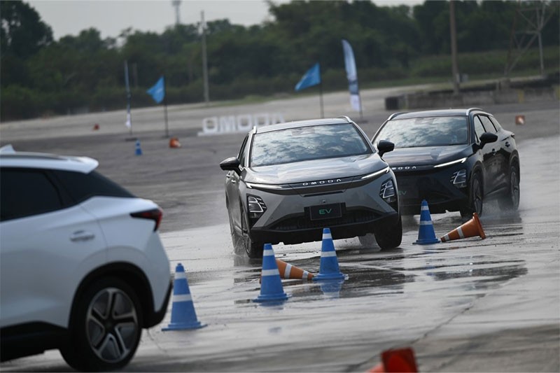 Chery เปิดสเปก Omoda C5 EV รถยนต์ Crossover SUV ไฟฟ้า 100% ก่อนเข้าไทย ดีไซน์ล้ำสมัย ออฟชั่นจัดเต็ม วิ่งไกล 460 กม.