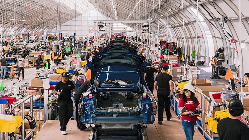 Tesla เร่งผลิตรถยนต์ไฟฟ้ารุ่นใหม่ Elon Musk ถึงกับเปรยให้ทีมงานและวิศวกร กินนอนที่โรงงาน Texas Gigafactory!