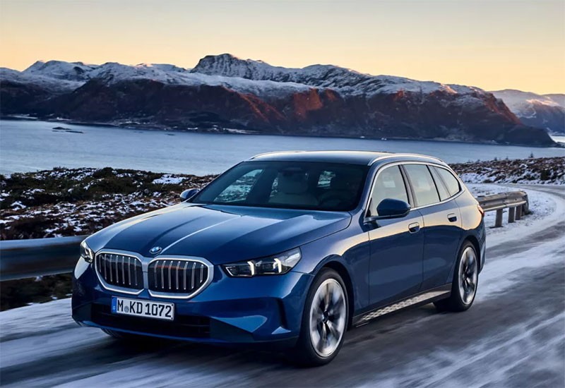 BMW เปิดตัว BMW 5-Series Touring และ BMW i5 เจนฯ 6 ขุมพลังไฮบริด 335 แรงม้า และพลังไฟฟ้า 593 แรงม้า พร้อมพื้นที่เก็บสัมภาระขนาดใหญ่