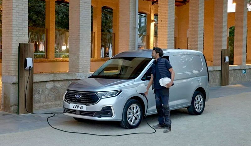 Ford Europe เผยโฉม Ford Transit Connect กับขุมพลังปลั๊กอินไฮบริด ระบบขับเคลื่อน 4 ล้อ และเบาะหลังแบบพิเศษ