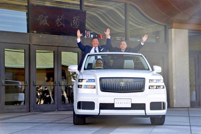 Toyota เผยรถพาเหรด Toyota Century SUV Convertible สำหรับแชมป์ซูโม่ คันเดียวในโลก!