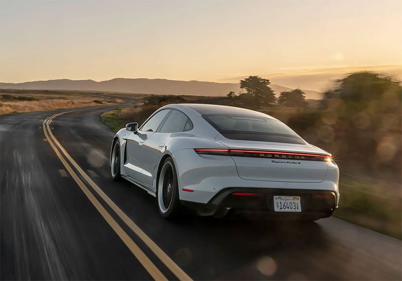 Porsche เผย Porsche 911 และ Taycan เติบโตอย่างแข็งแกร่ง ด้วยยอดขายที่มั่นคงในปี 2023