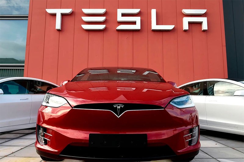 Tesla ประกาศเรียกคืนรถยนต์ไฟฟ้าที่ขายใน USA กว่า 2.2 ล้านคัน แบบไม่ต้องเข้าศูนย์ เพื่อแก้ปัญหาไฟเตือนเล็กไป