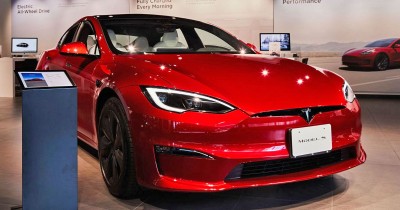 Tesla ประกาศเรียกคืนรถยนต์ไฟฟ้าที่ขายใน USA กว่า 2.2 ล้านคัน แบบไม่ต้องเข้าศูนย์ เพื่อแก้ปัญหาไฟเตือนเล็กไป